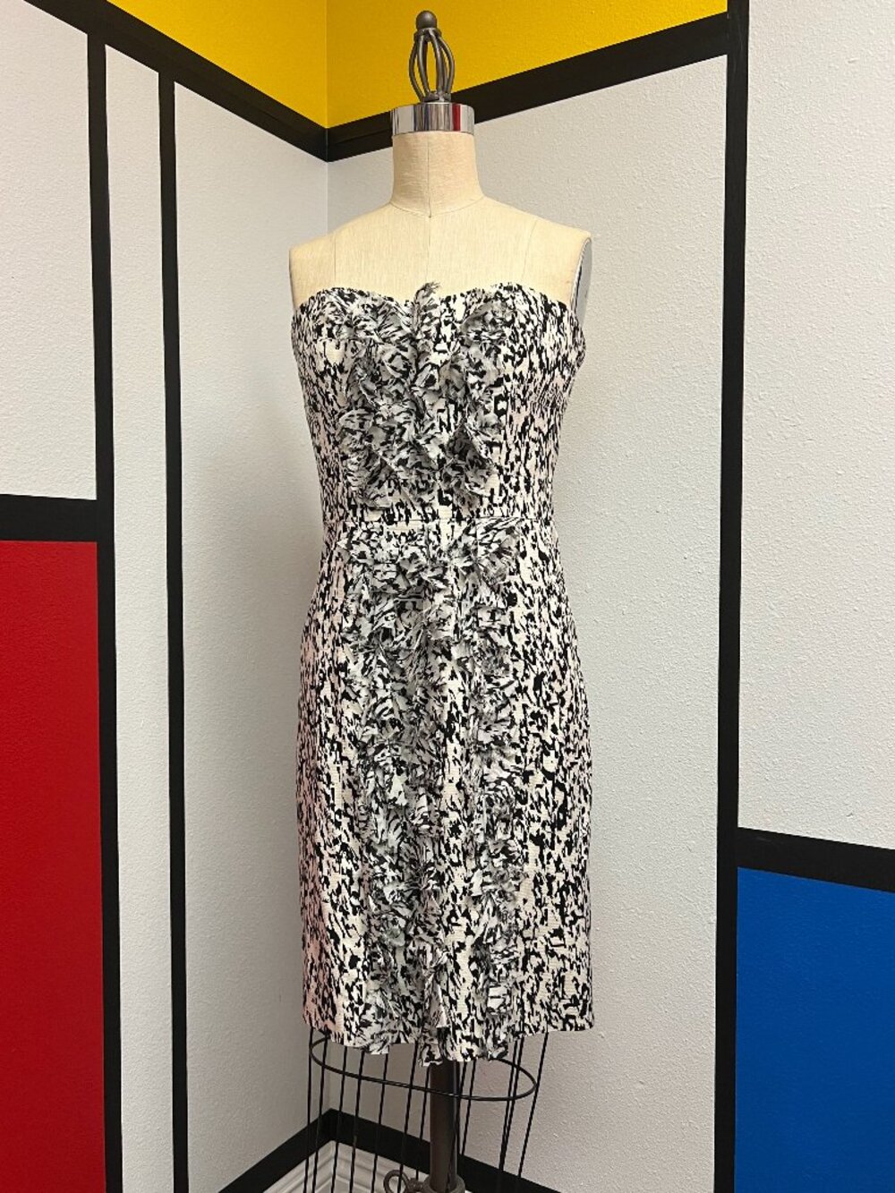 EUC Cynthia Steffe Strapless Black & White Silk Blend Ruffle Knee-Length Dress 4
